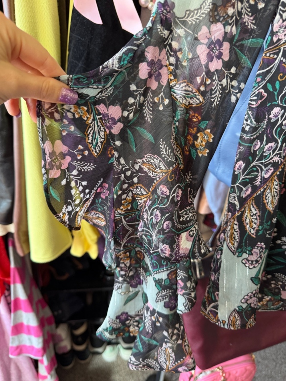 Floral V-Neck Blouse in Black with Pink Floral Print size XS - Picture 4 of 7